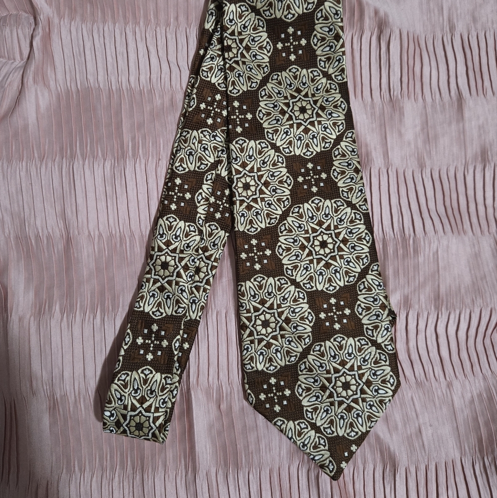 Brown and Cream Patterned Tie